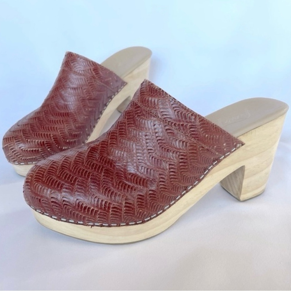 Free People Clog Women Platform Wood Embossed Brown Leather Hillary Size 7.5 US